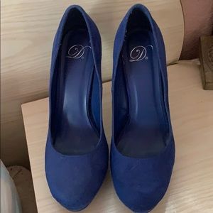 Women’s swayed blue high heel